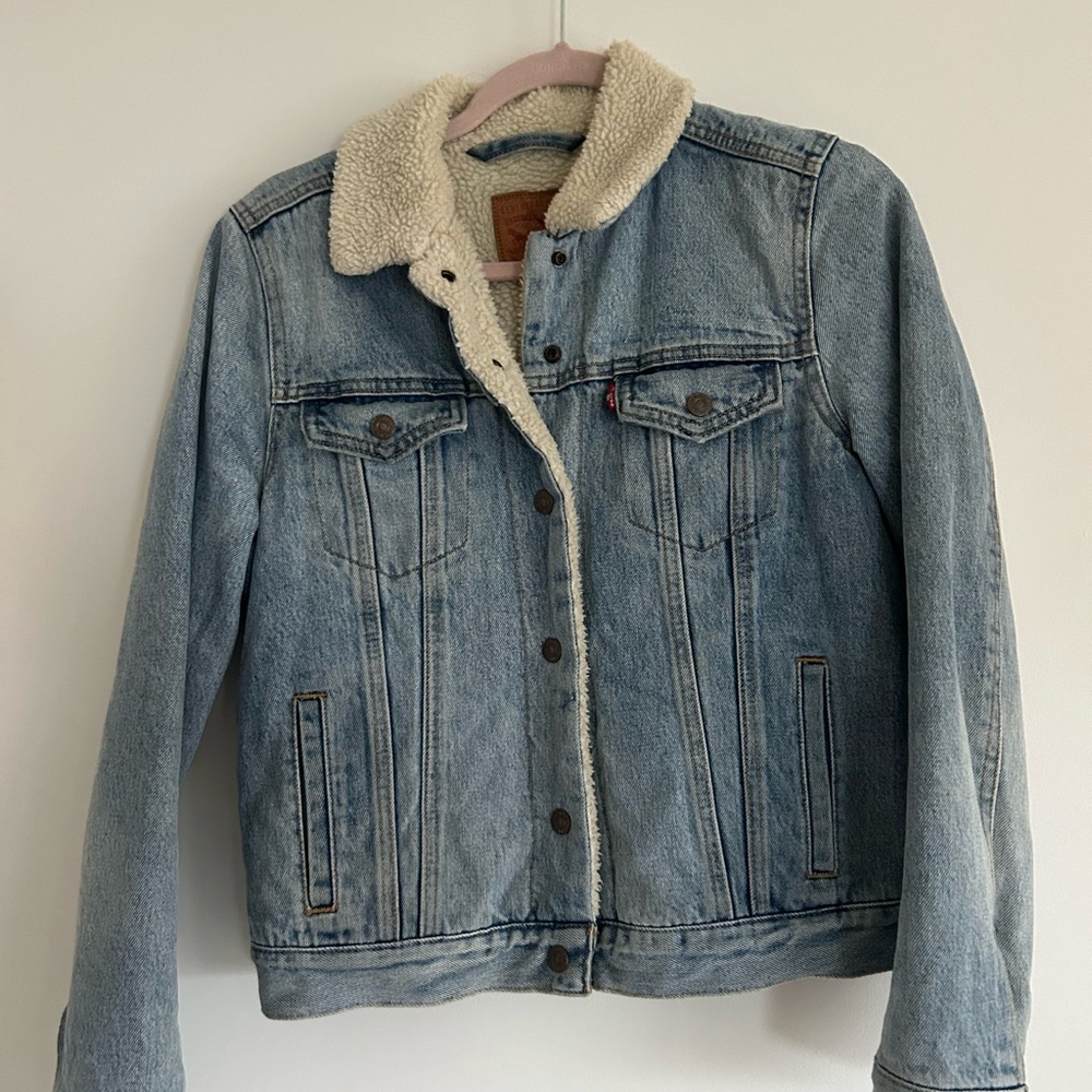 Levi’s Sherpa jacket (M)